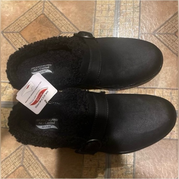 Sketchers Go Lounge - Picture 2 of 4